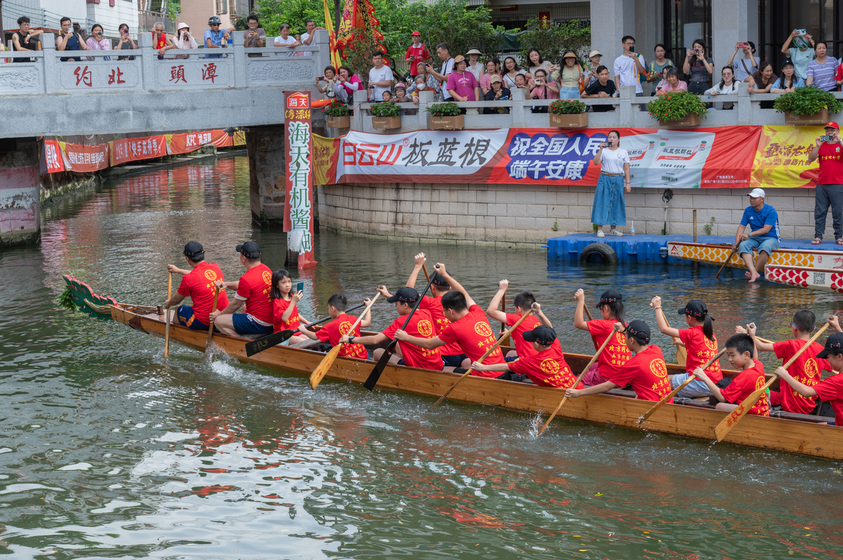 万盈镇端午节：赛龙舟、吃粽子、挂菖蒲，传承传统文化