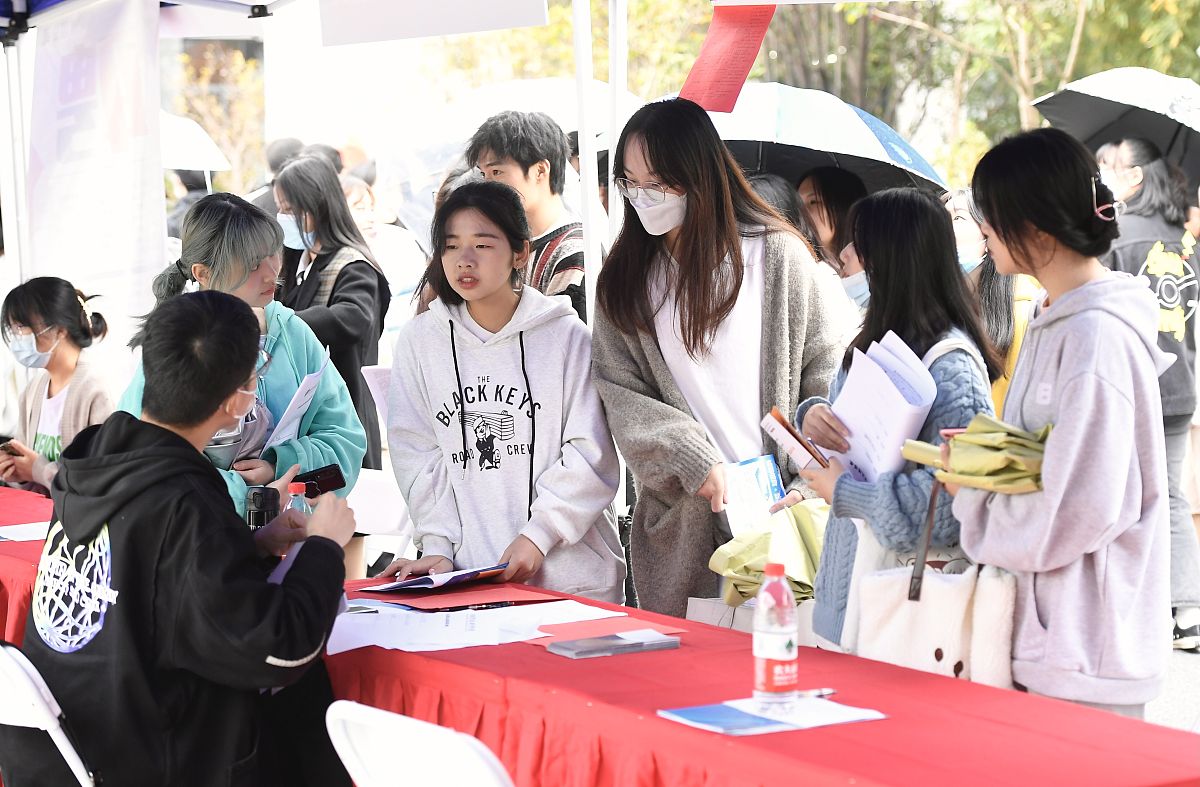 怀化职业技术学院五年制大专招收往届生吗？