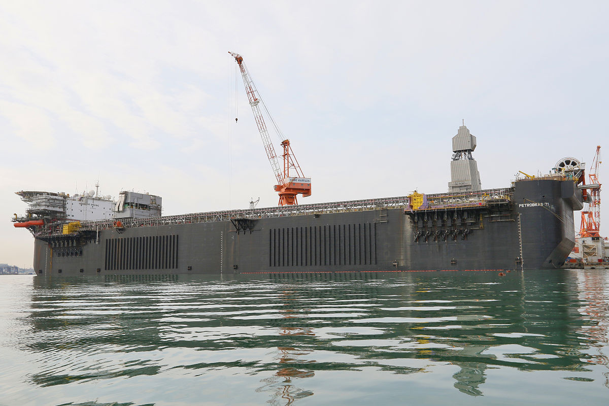 2019年11月2日,山东烟台中集来福士建造基地,建造中的浮式生产储油船 