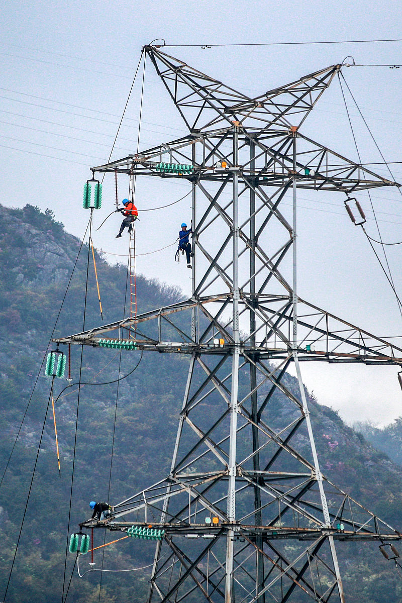 关于四川省电力施工总承包二级办理转让哪个公司有？字数