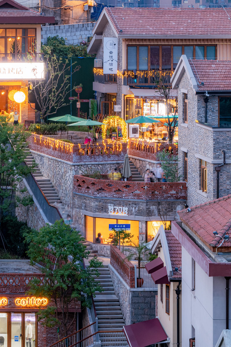 我想住在克拉码头附近有推荐吗？价格大概多少？