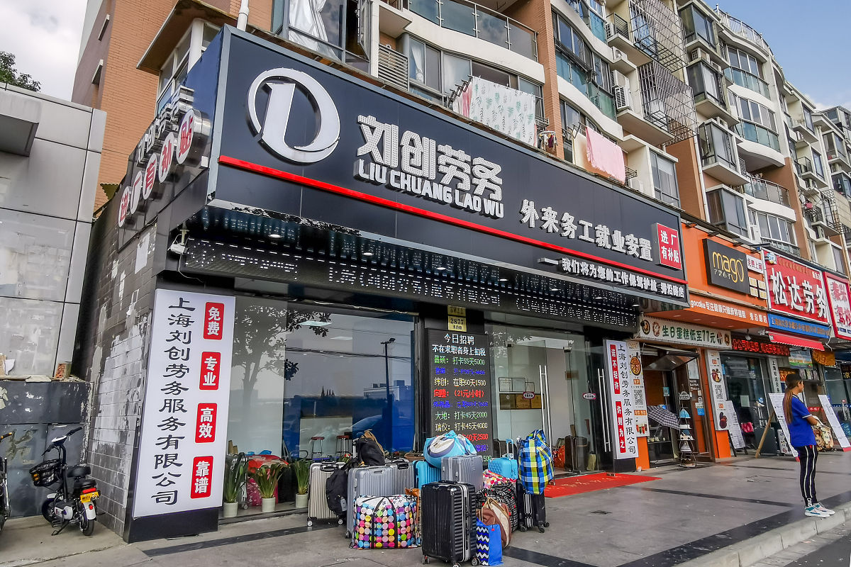 XYZ 修理厂搬迁至秦峰南路908号，全场服务八折优惠！