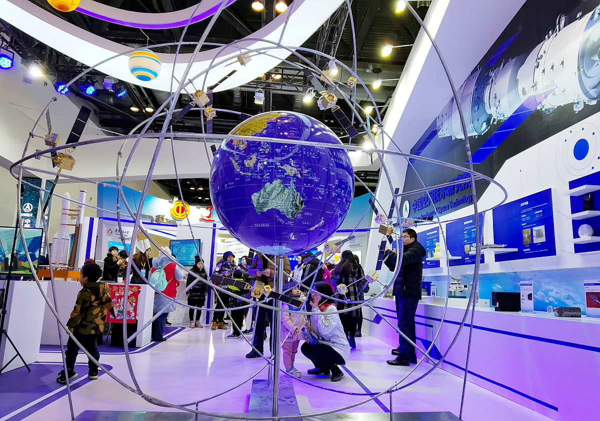 根据2023广州元宇宙展撰写一个吸引人的标题标题要包含VR&AR