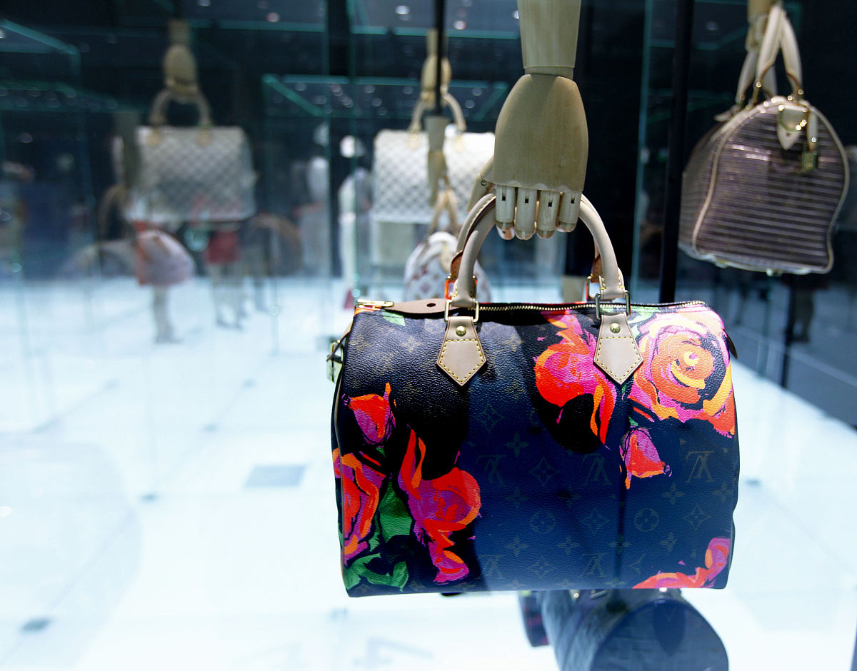 LV 奢侈品包：象征高贵、地位与时尚