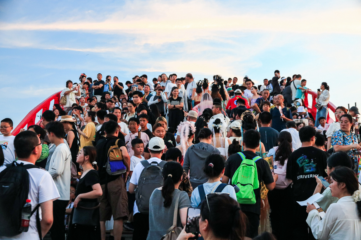 国庆出游避堵攻略：如何避免人山人海？
