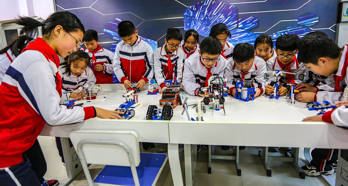 鼓励学生参与科学研究：将科学研究纳入课程计划的有效举措