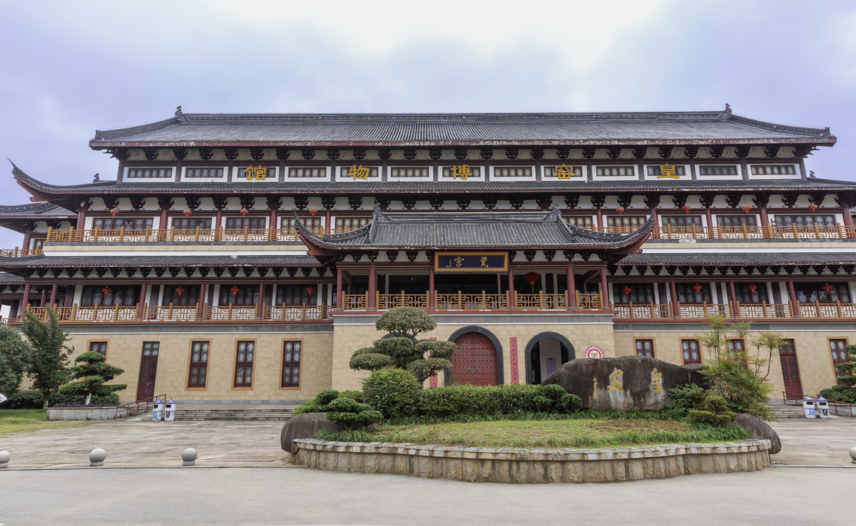 景德镇陶瓷职业技术学院是公办学校吗？