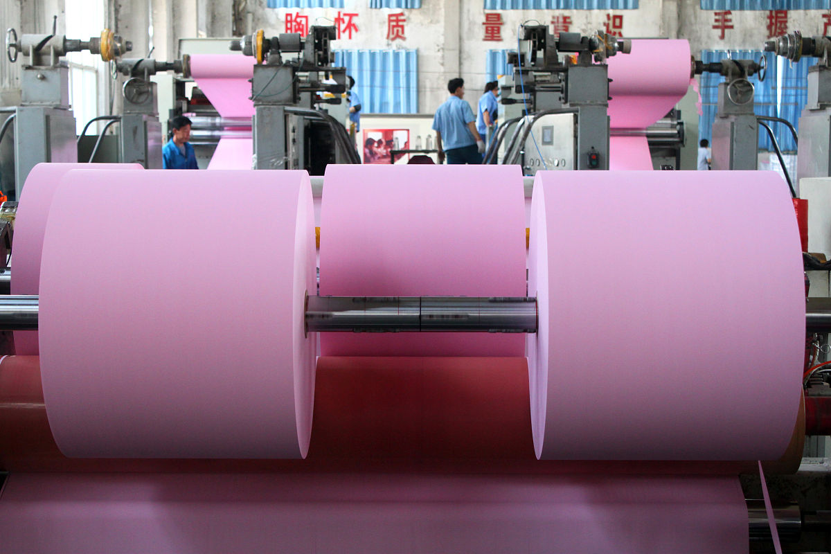 纺粘无纺布纤维的拉伸通过什么实现