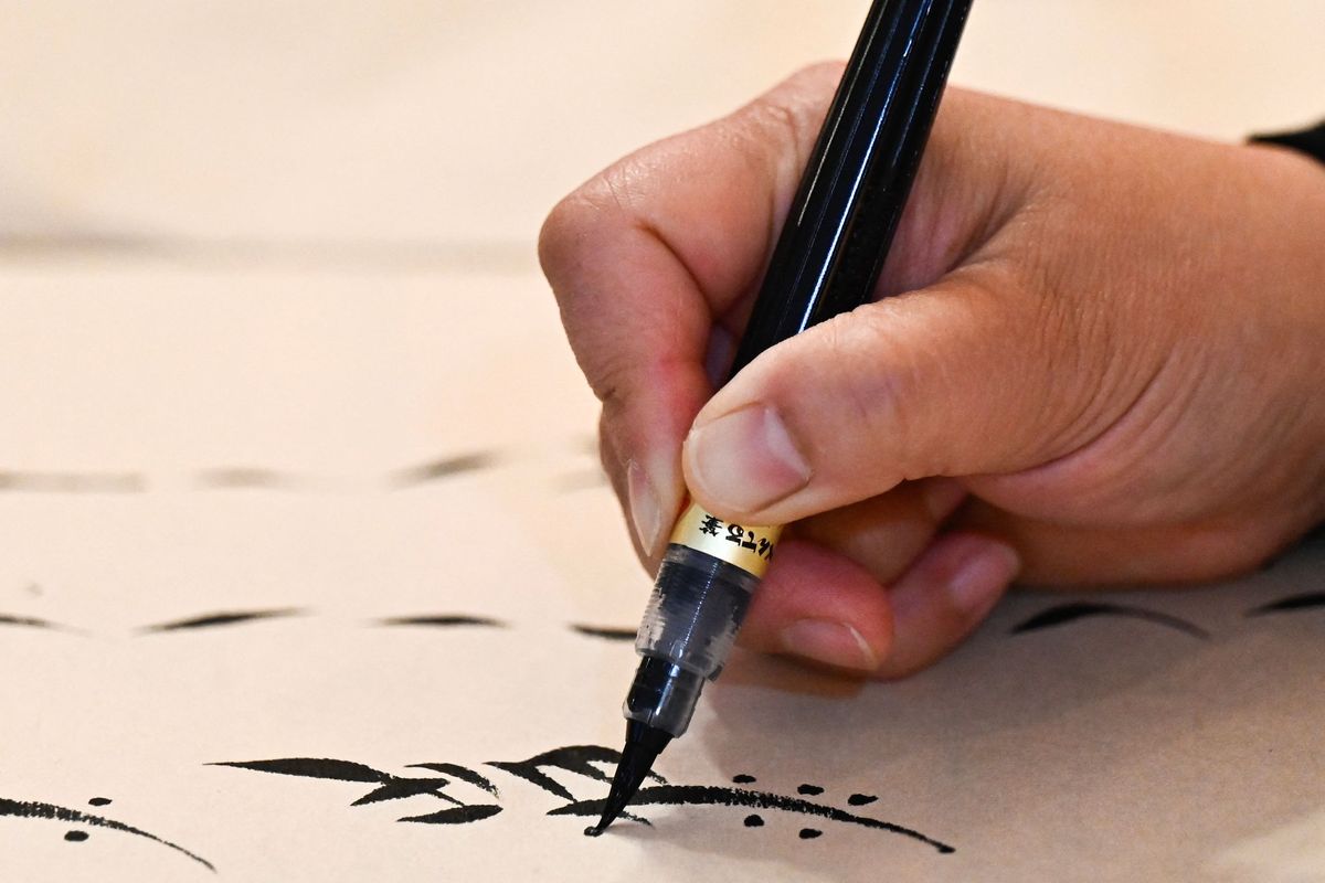 圆珠笔怎么加墨水？详细步骤教程助你轻松搞定！