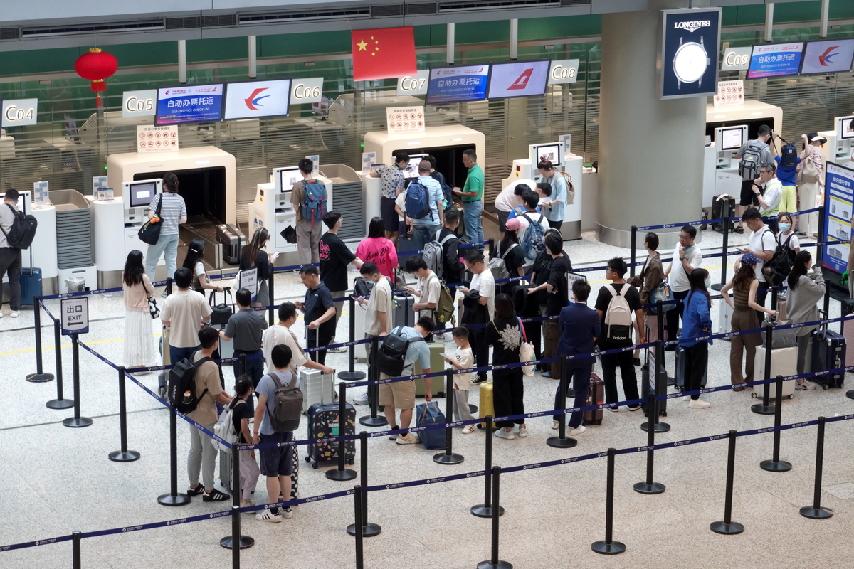 机场五一客流高峰
