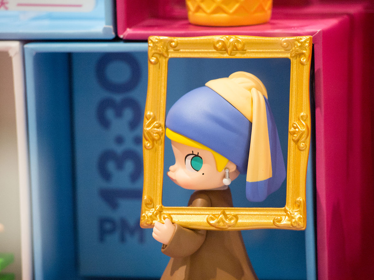 观看《戴珍珠耳环的少女》电影并手写一篇600字的观后感。