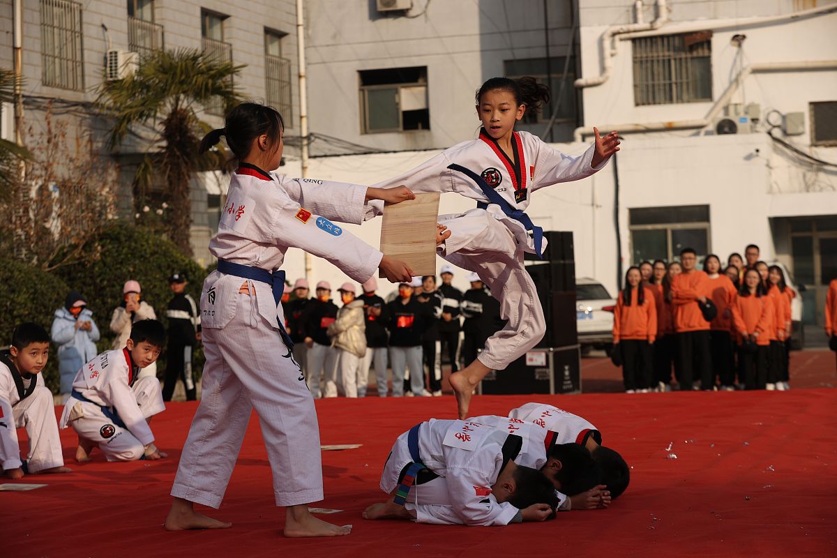 峨眉山文武学校：传承中国传统文化的特色学校