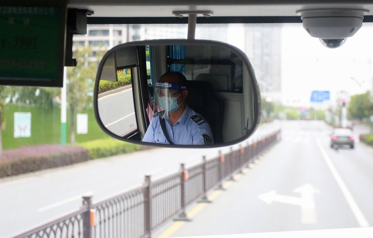 驾驶员疲劳识别方法：眼睛、头部、脸部、姿势、生理参数、驾驶行为和声音监测