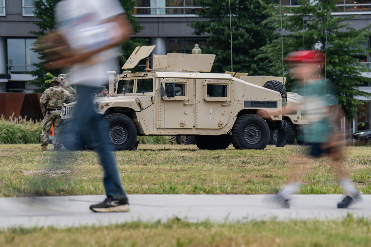 无人驾驶战争机器：国内外无人车典型应用盘点