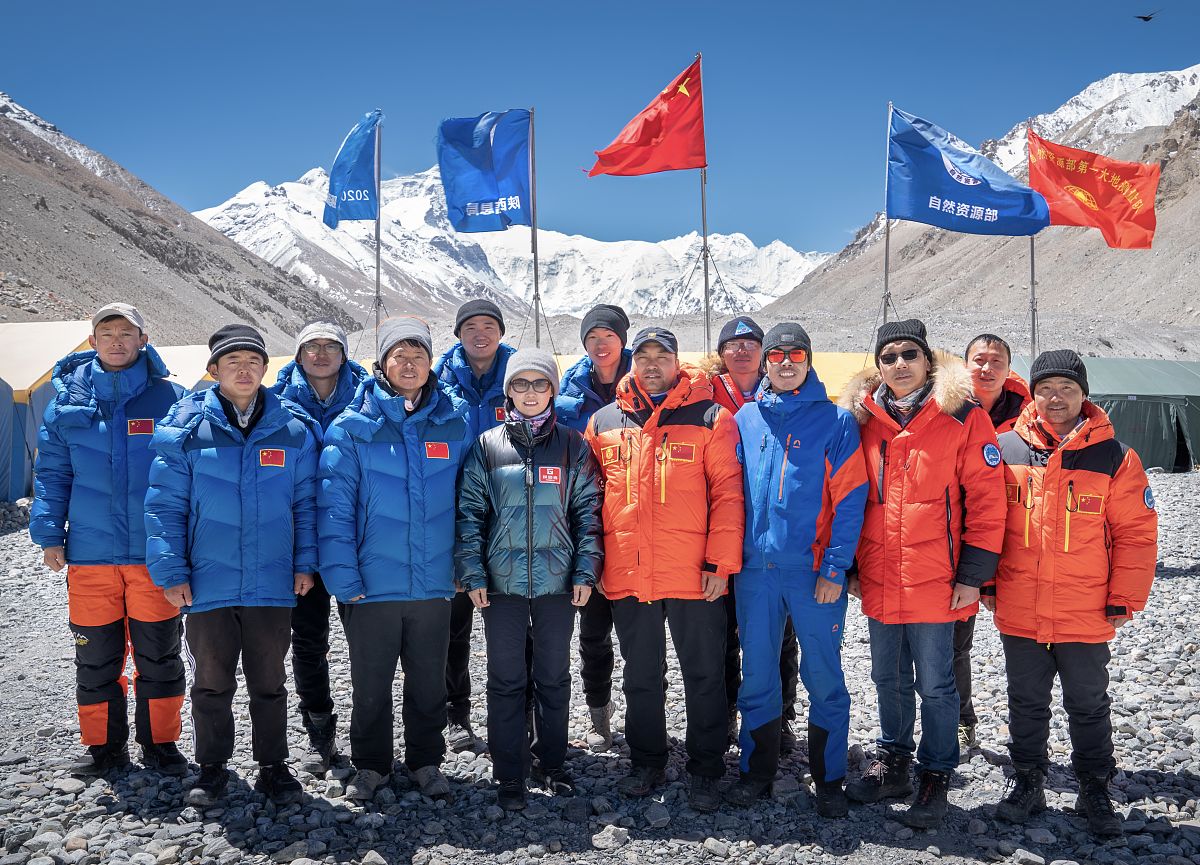 中国科考队首次登顶珠峰以外8000米高峰！