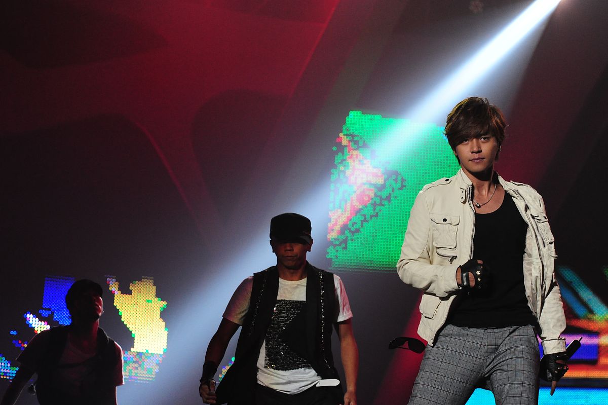 1996开播的乌干达CBS FM Buganda媒体介绍要求100字左右详细概括