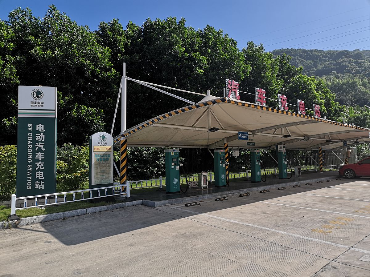 高速服务区回答加拓展