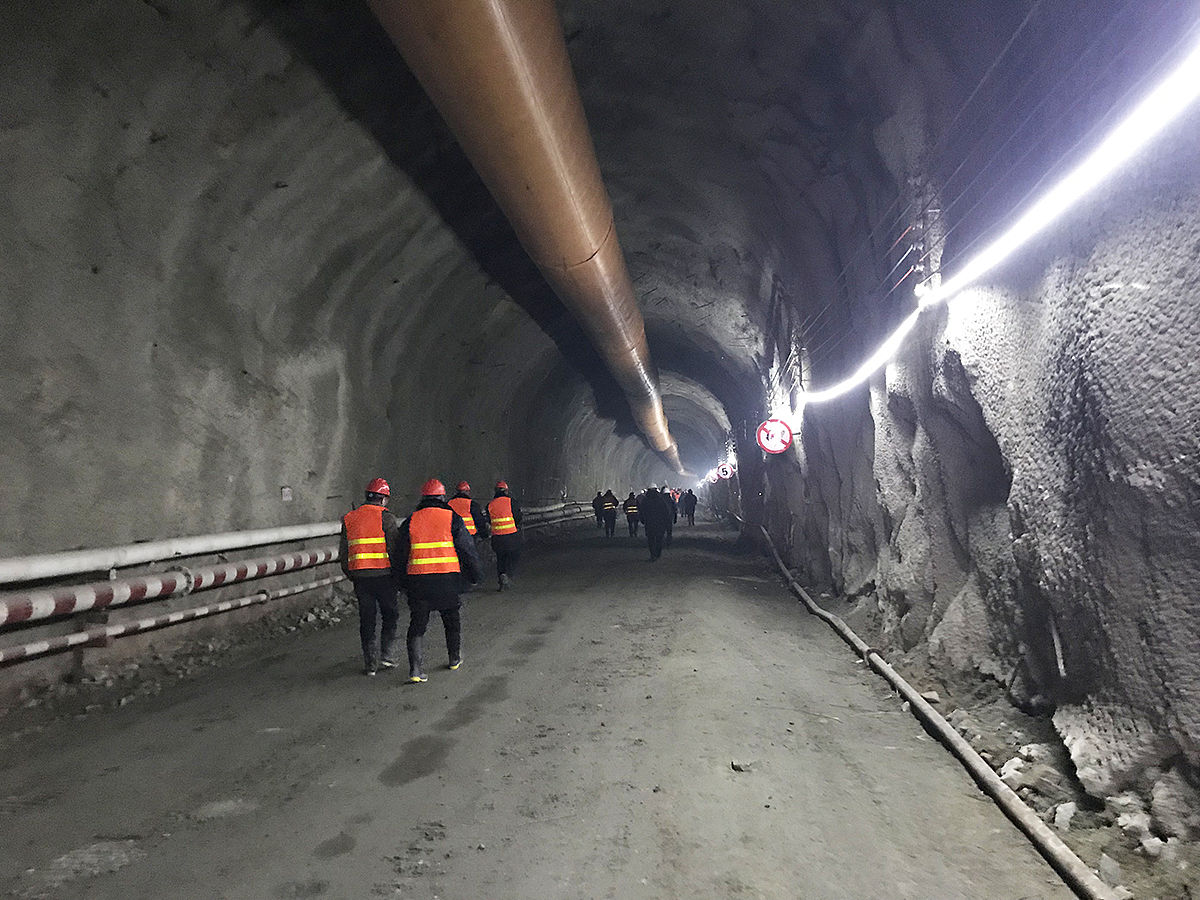 延安新区隧道工程渗漏位置分析：探究原因，制定解决方案