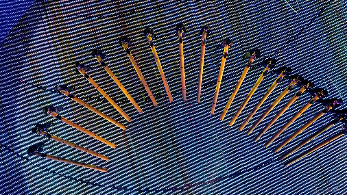 请详细描述基于粒子群优化算法的相控阵天线波束赋形研究的研究背景及意义