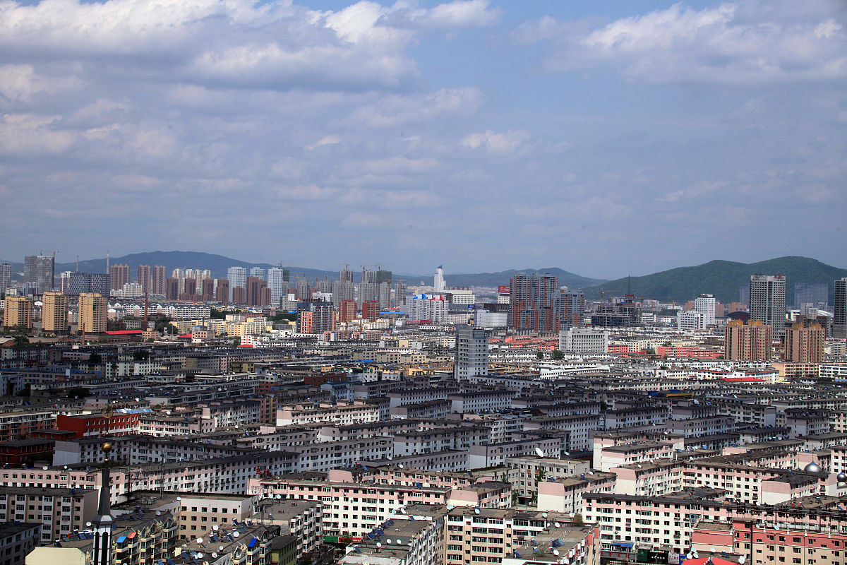 2014年5月13日,吉林省吉林市,三线城市商品房风光.