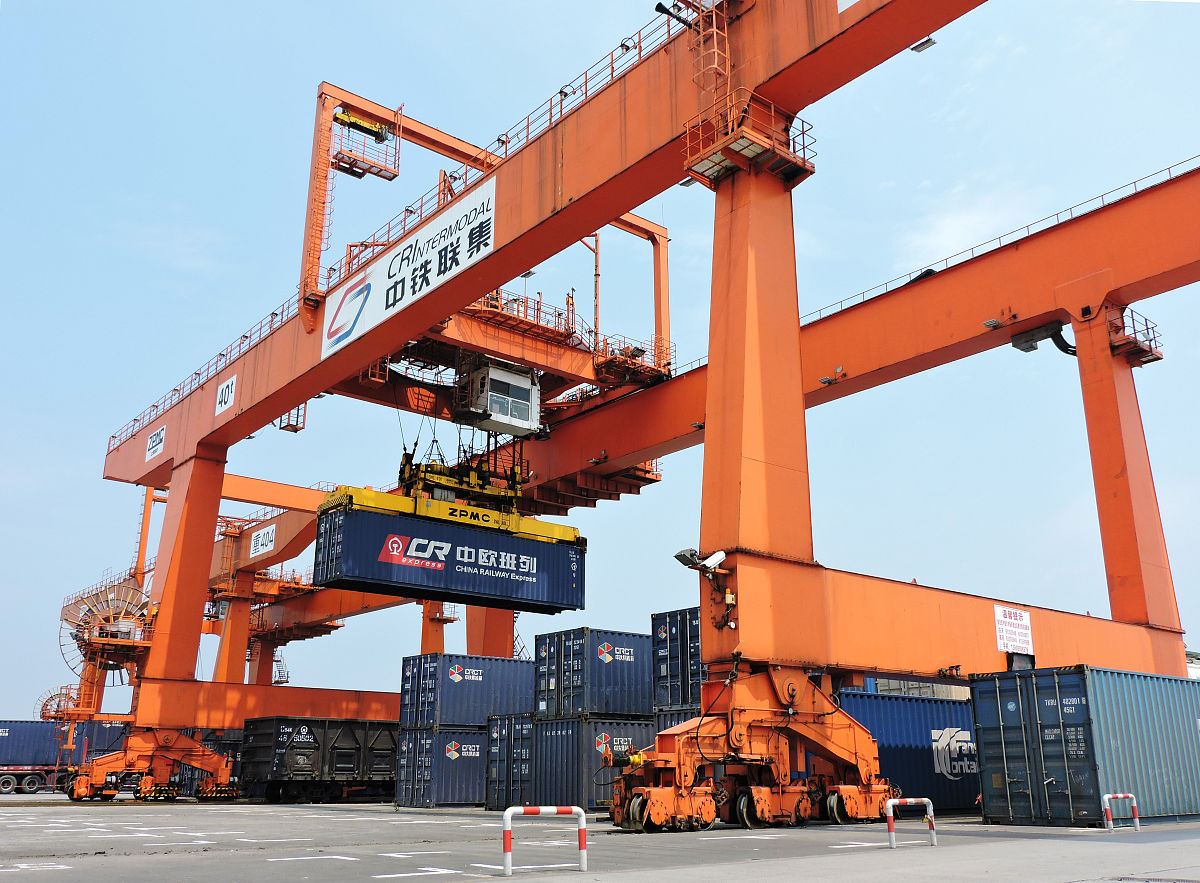 2020年重庆女生读什么铁路学校