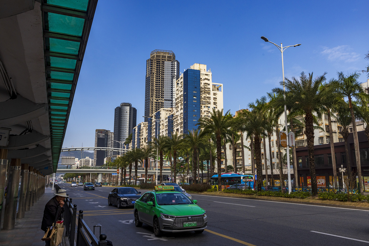 2025年12月11日,广东省珠海市,沿海城市风光.