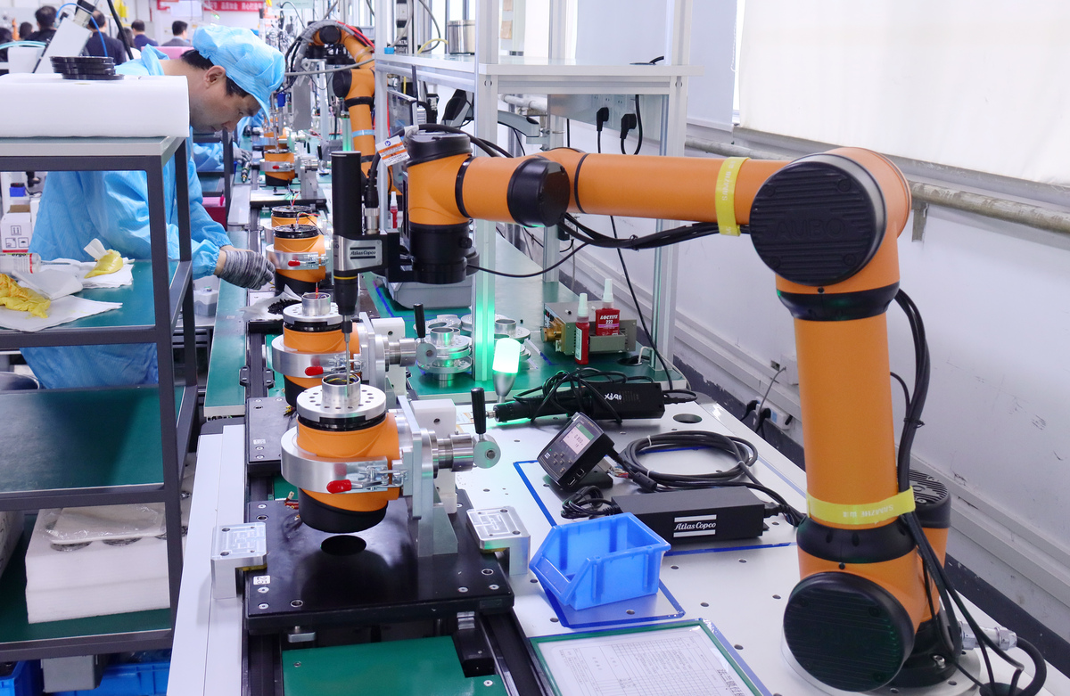 焊接机器人发展现状及趋势:技术提升、应用拓展、智能化升级 焊接机器人发展现状及趋势:技术提升、应用拓展、智能化升级