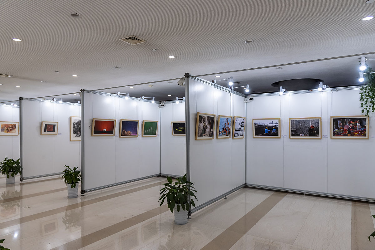 2021年7月31日,上海,实拍2021年浦东新区职工书法,绘画,摄影大赛作品