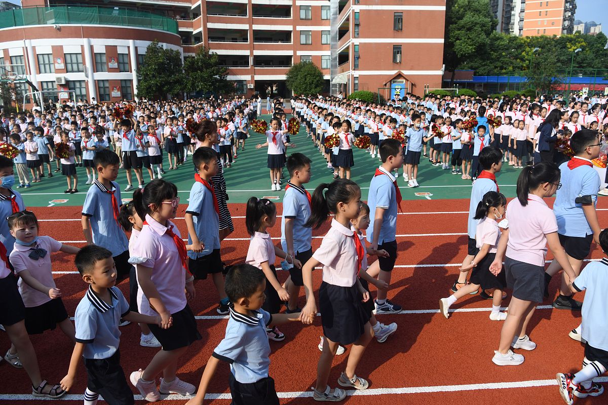 2021年9月1日,武汉,武昌实验寄宿小学(美林校区)迎来开学第一天,开学