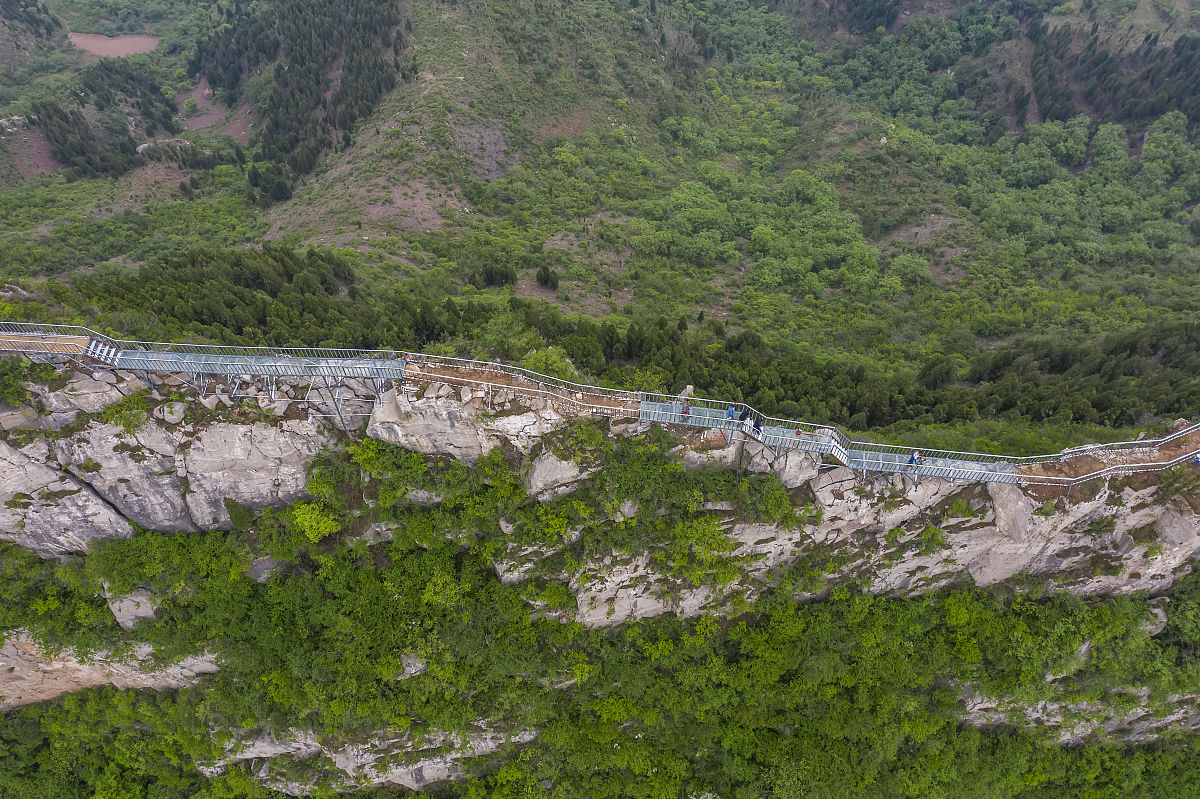 2020年5月14日,济南长清区灵岩村的大佛山,毗邻泰山和灵岩寺.为了将大