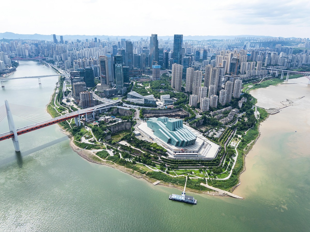 写一条滨江旅游城市定位