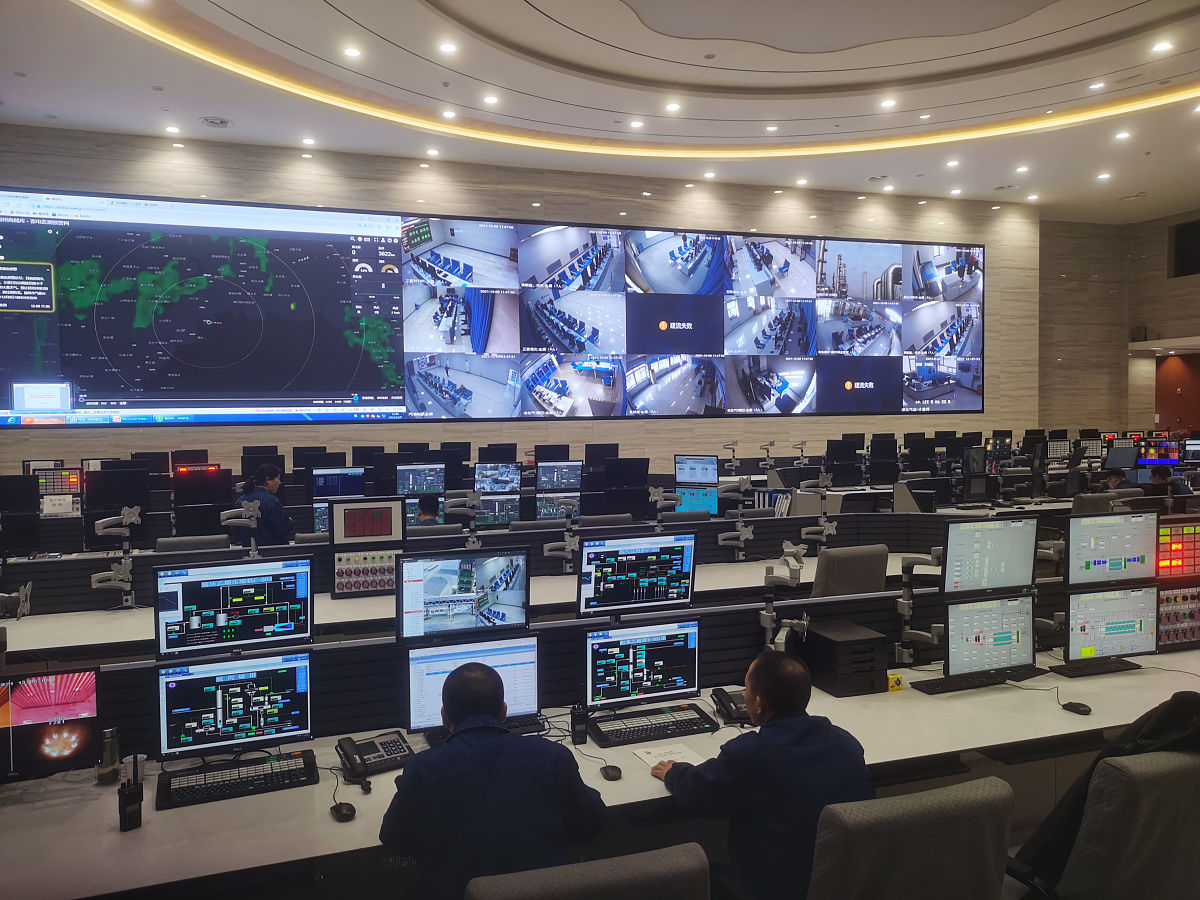 有一个宁夏监狱的网络安全整改的项目项目设计态势感知平台、流量探针和防火墙基于此帮我想一段篇幅很长的项目背景要求结合相关政策以及项目建设意义来写