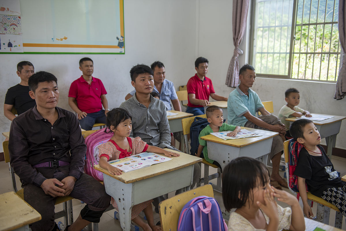 贫困生互助互爱交流会总结