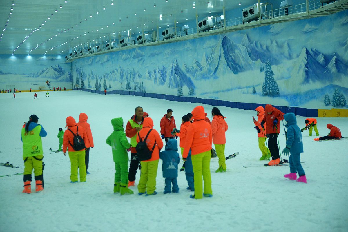 室内滑雪场全年活动策划方案：吸引游客，全年盈利的秘诀