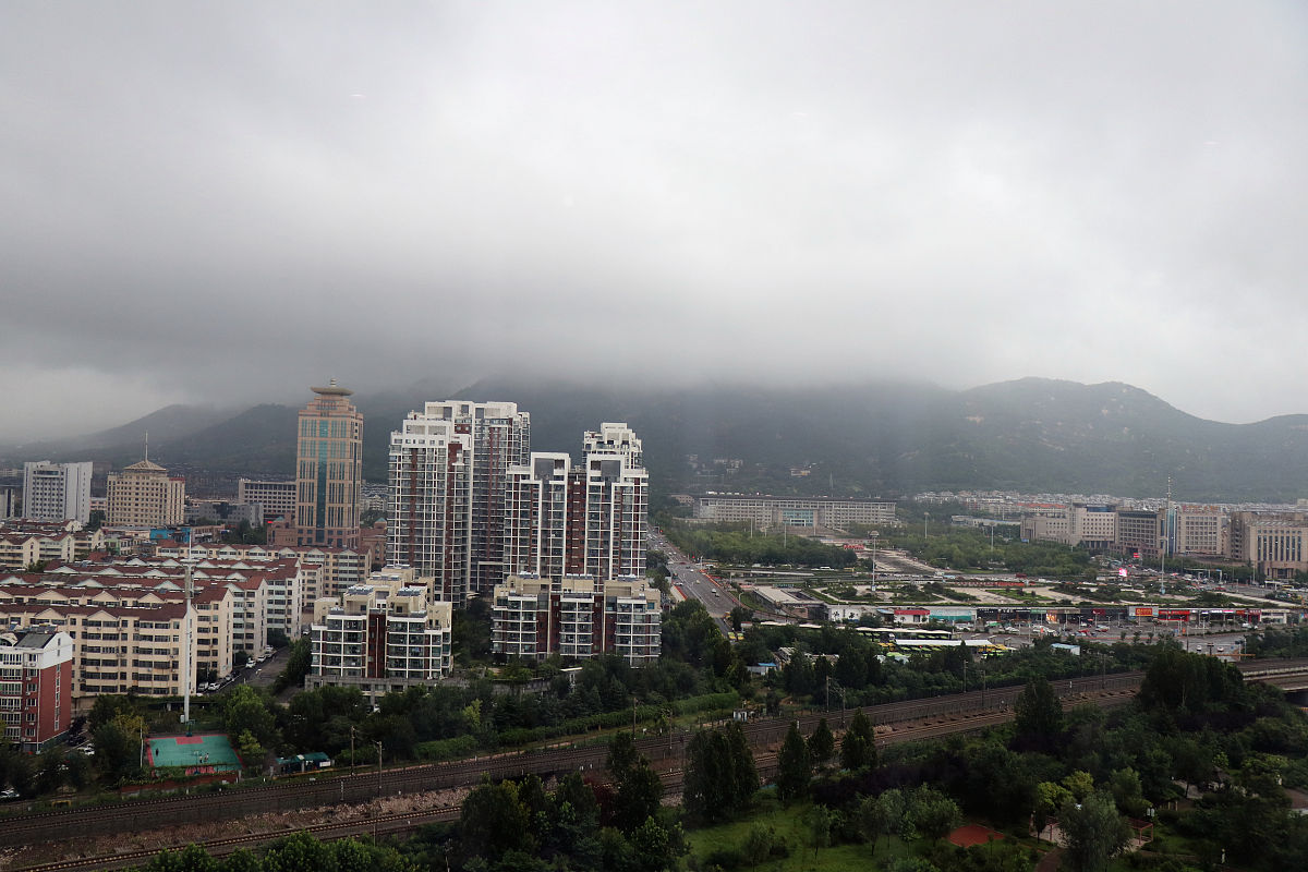 2020年8月20日,山东泰安,清晨,乌云密布,大雨欲来.