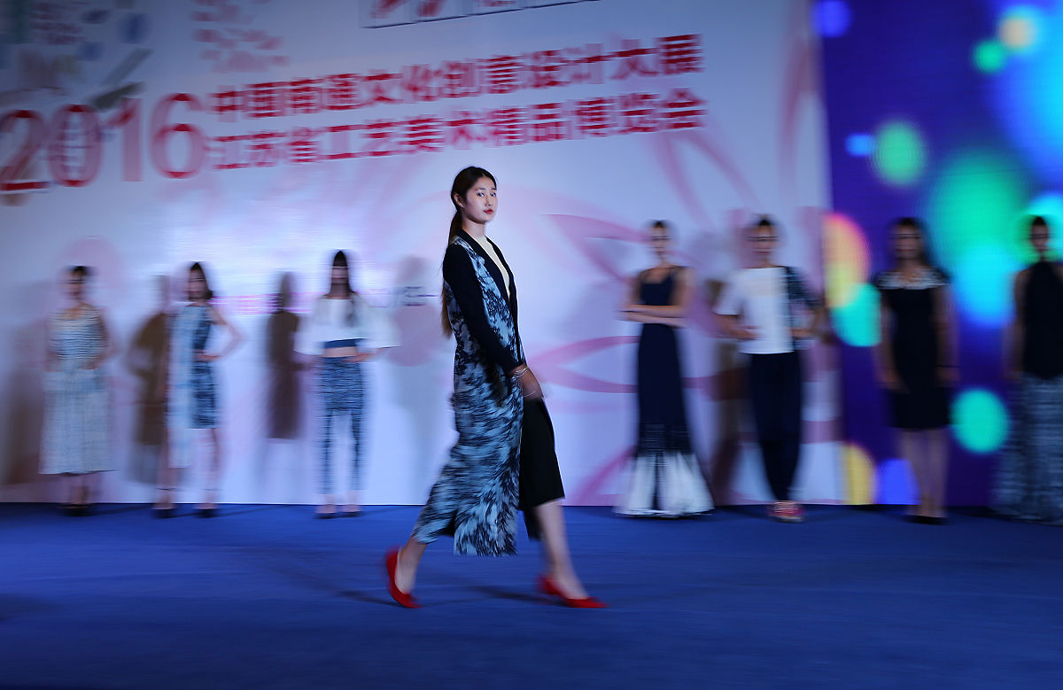 广西英华国际职业学院服装与服饰设计专业优势怎么样发展前景好不好呢