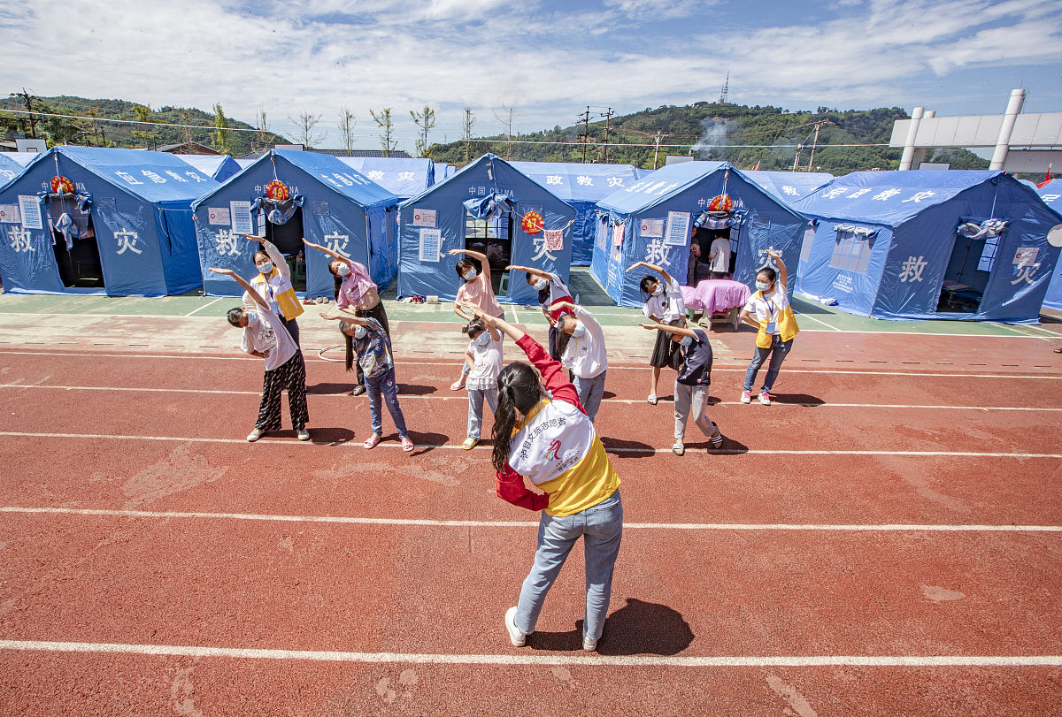 精彩纷呈！XX学校运动会圆满落幕