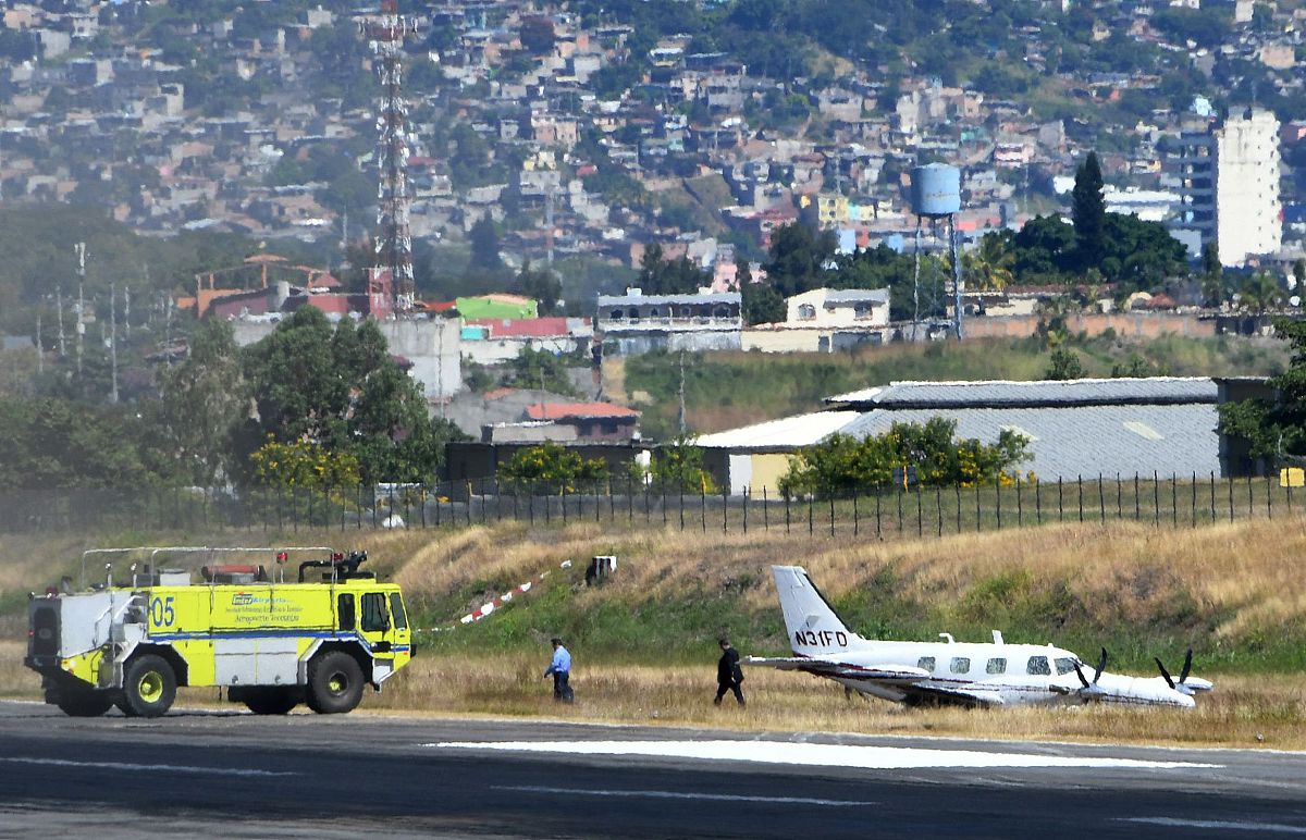 飞机起落架液压系统故障分析：提升安全与效率的关键