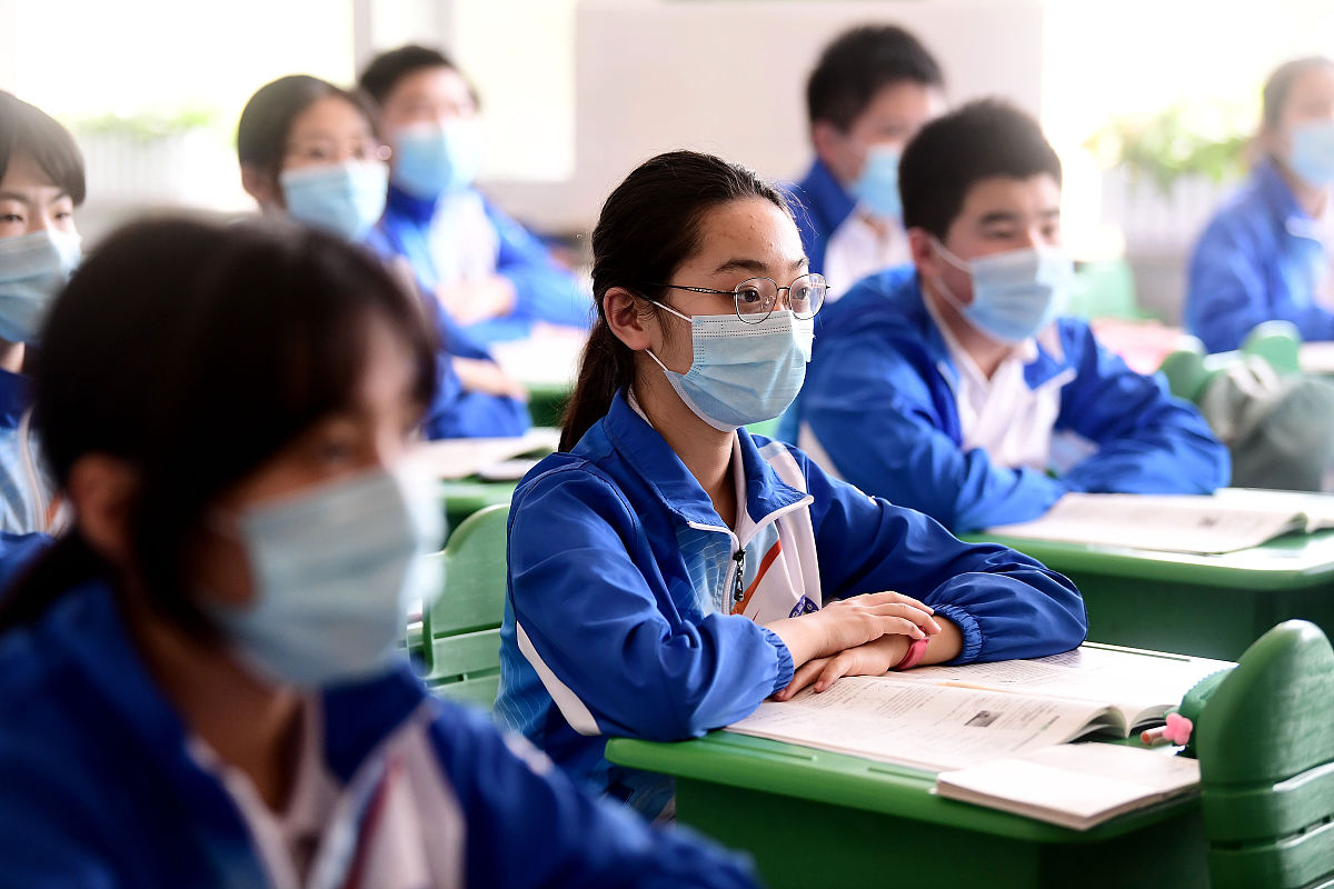 问：初中生读卫校有什么优势前景怎么样