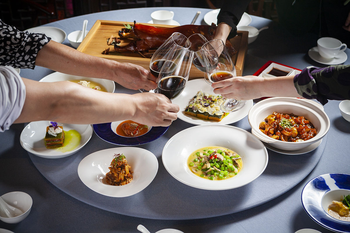 筷子背后的文化盛宴：深度对比中日餐桌礼仪