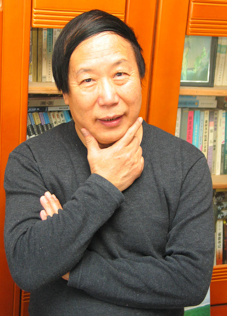 2005年,青岛,作家尤凤伟.