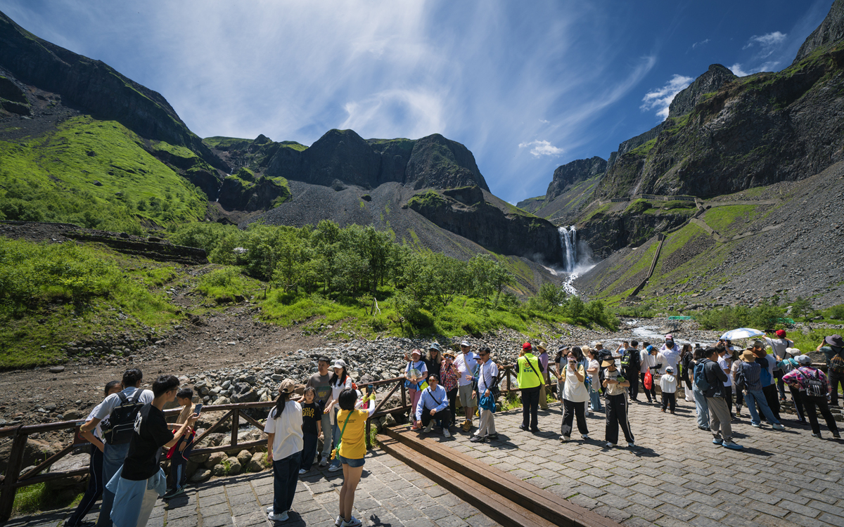 Discover Ma'anshan: My Hometown with Mountain Views & Delicious Snacks