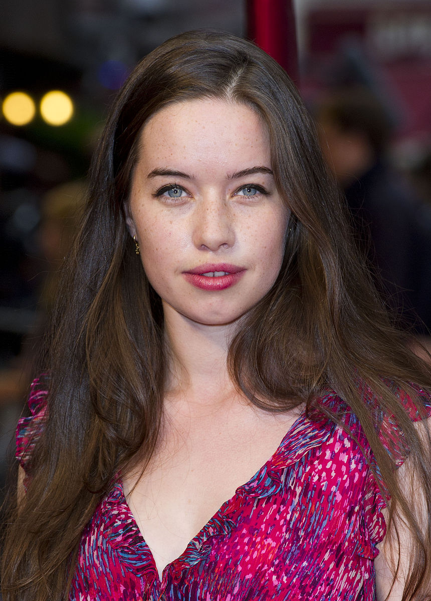 具体分析《红与黑》和《安娜卡列尼娜》艺术手法的异同