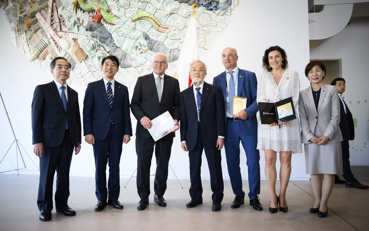 总经理管理者代表销售部行政部 英语翻译