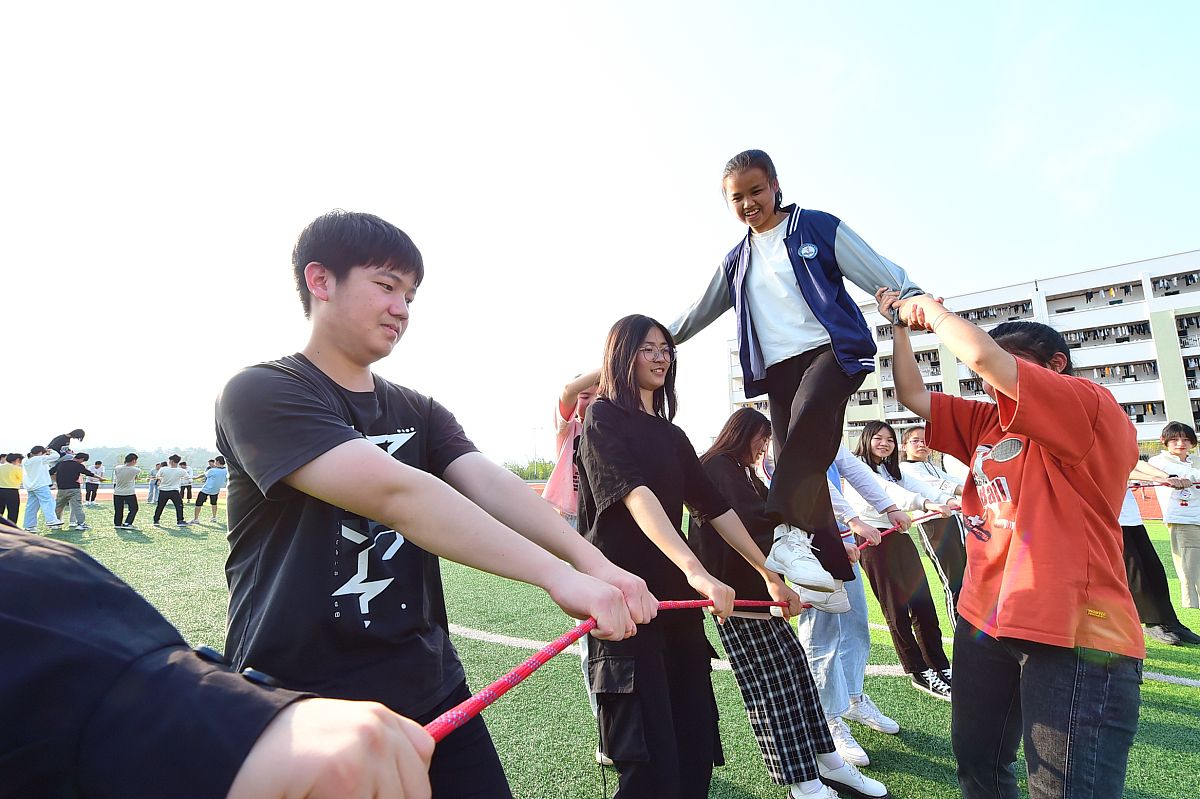 我想计划一个中秋国风运动会的主题活动目的就是激发团队间的默契配合发挥员工的无限潜能。主题叫什么比较好具体可以安排哪些环节