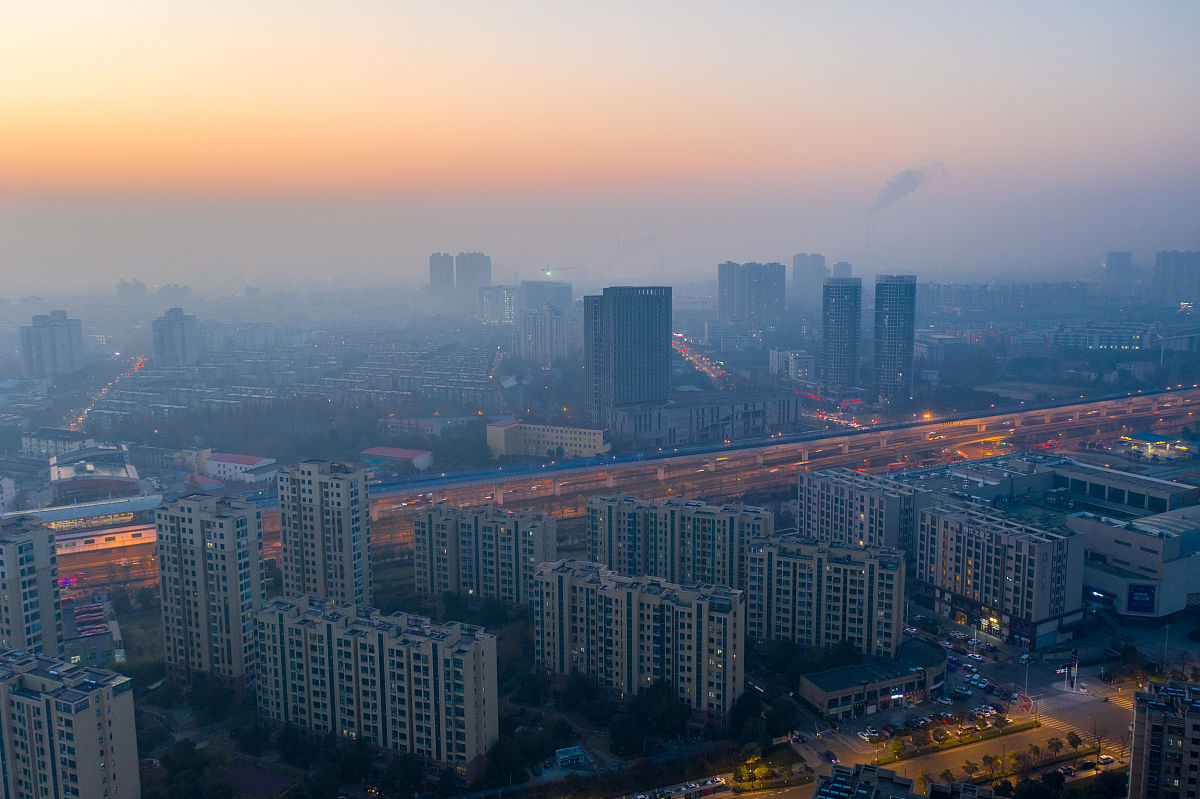 2020年12月23日,南京江北大厂段,日出东方,冬晨的南京江北美不胜收.
