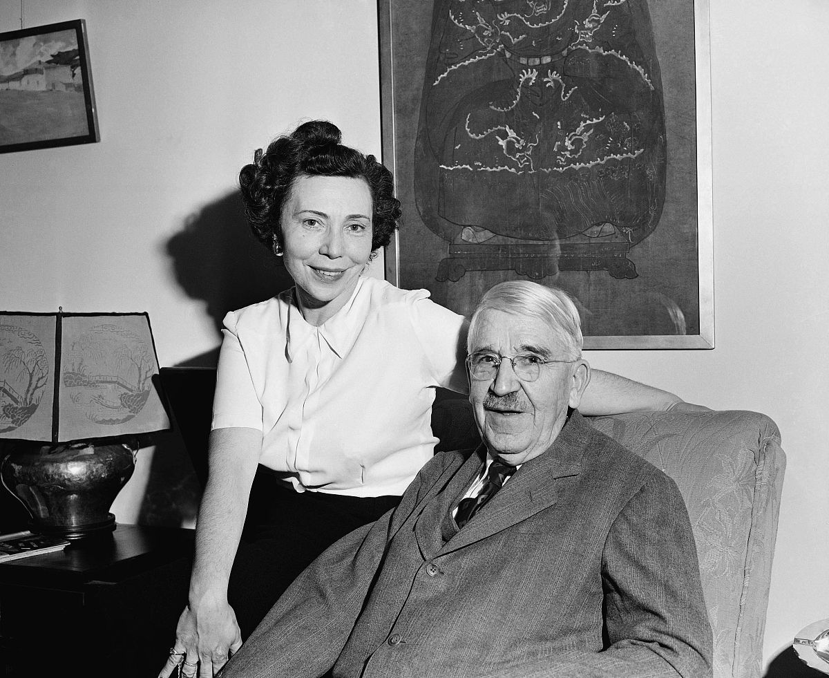 1919 年五四前夕来华讲学中国从此开始开设了教育哲学这门学科。