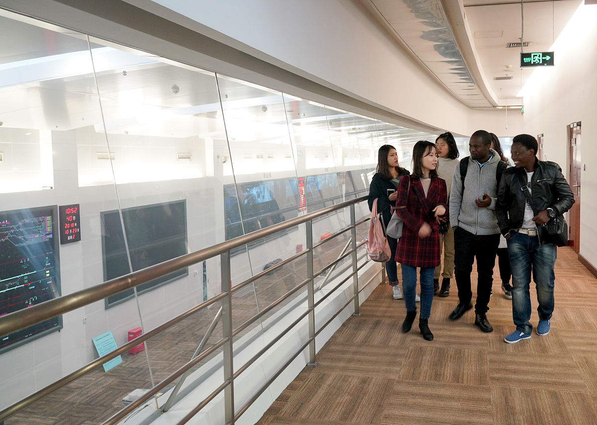 西安地铁大客流应对处置方案优化研究：提升效率与安全