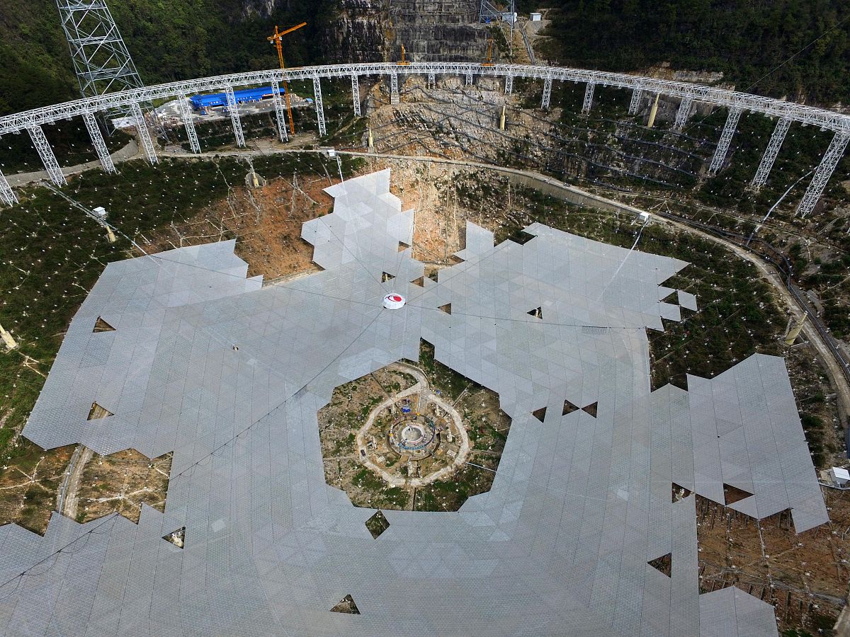 2015年11月26日,在贵州省平塘县建设的<strong>世界最</strong>大单口径射电望远镜500米