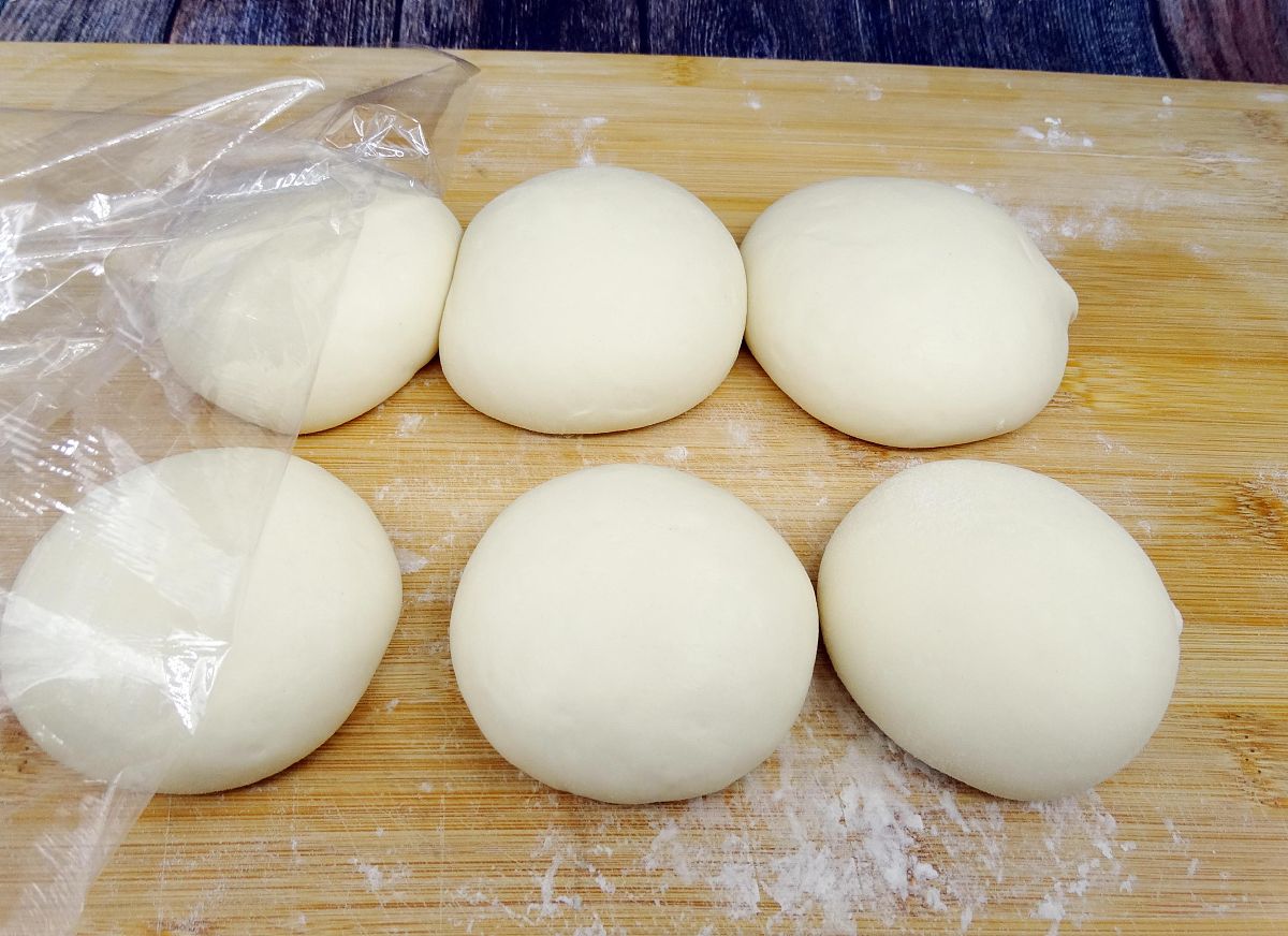 蒸熟一个馒头需要10分钟蒸熟10个馒头需要多少时间？